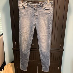 Light wash skinny jeans